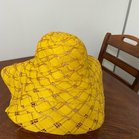 Summer yellow hat - Picture 4 of 6
